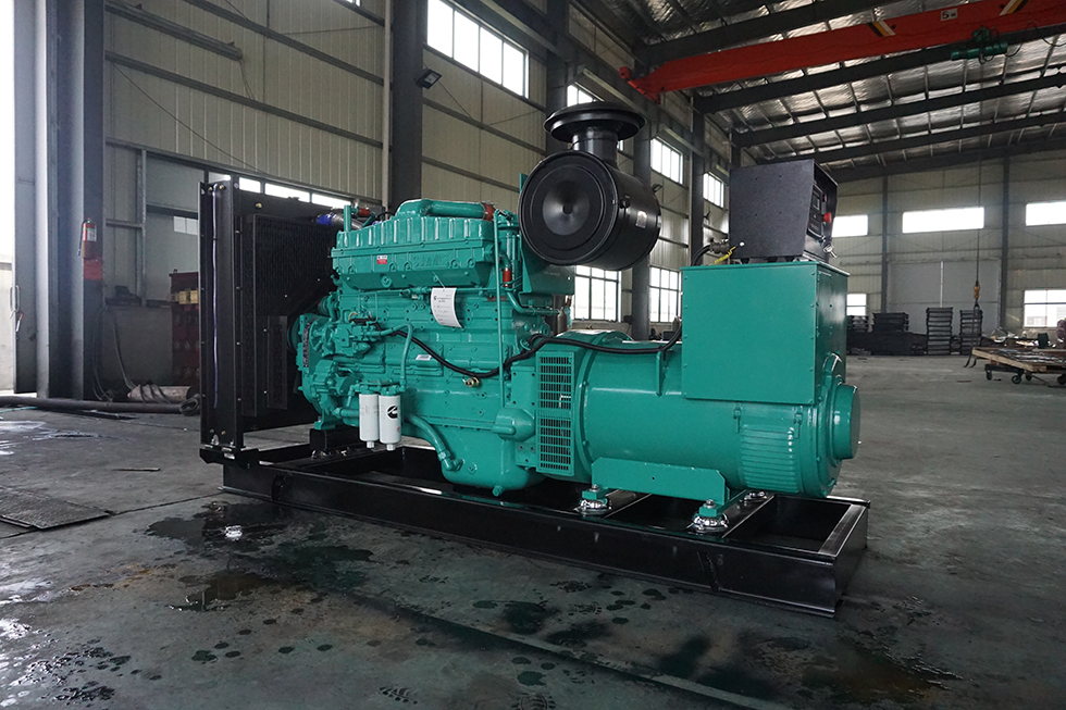 NTA855-G1B重慶康明斯動力配套300KW柴油發(fā)電機(jī)組報價