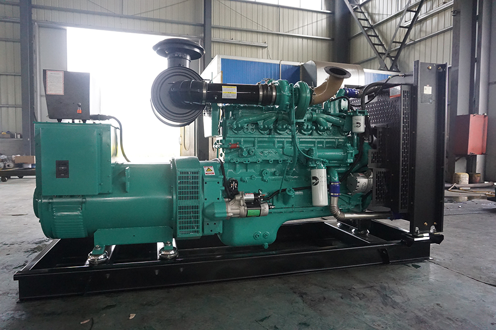 NTA855-G1B重慶康明斯動力配套300KW柴油發(fā)電機(jī)組報價