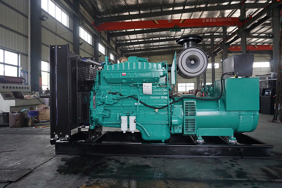 NTA855-G1B重慶康明斯動力配套300KW柴油發(fā)電機(jī)組報價